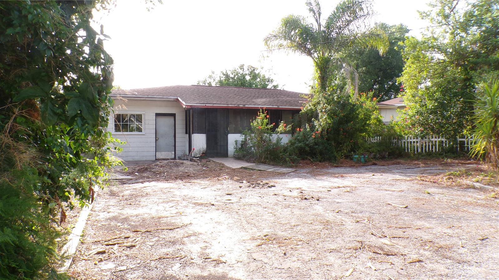Photo one of 8912 N 39Th St Tampa FL 33604 | MLS T3520350