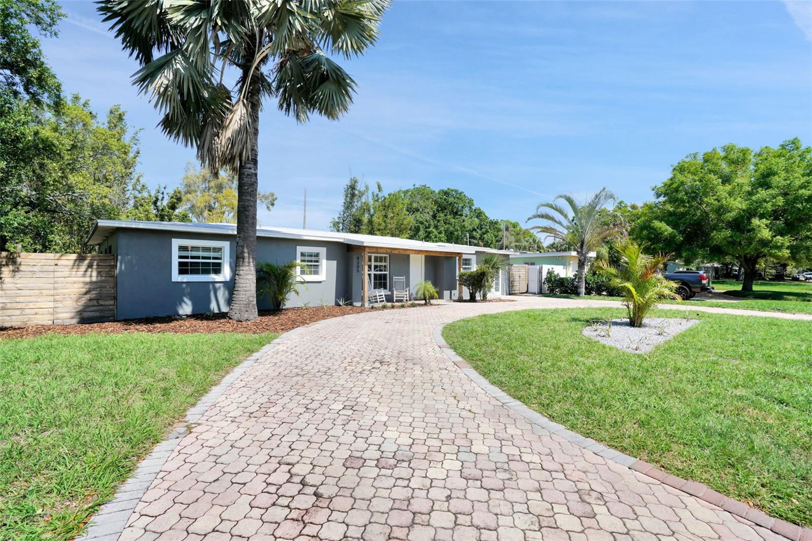 Photo one of 4305 W Knights Ave Tampa FL 33611 | MLS T3520362