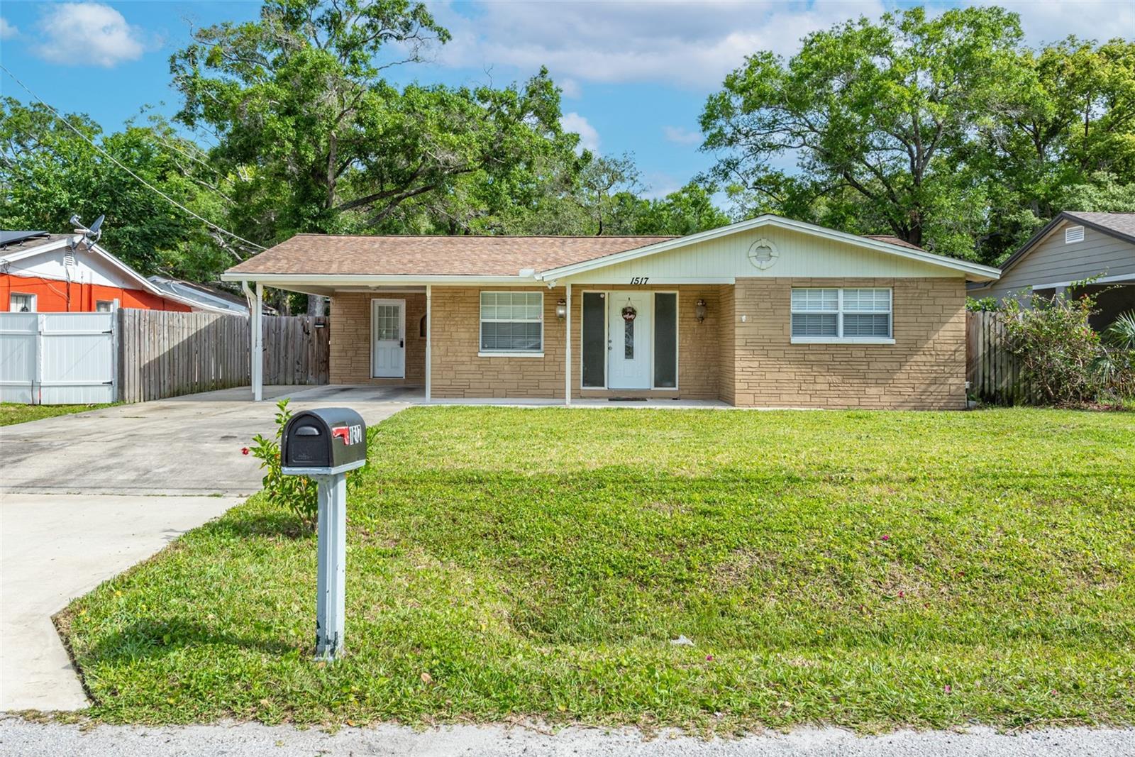 Photo one of 1517 W Lambright St Tampa FL 33604 | MLS T3520449