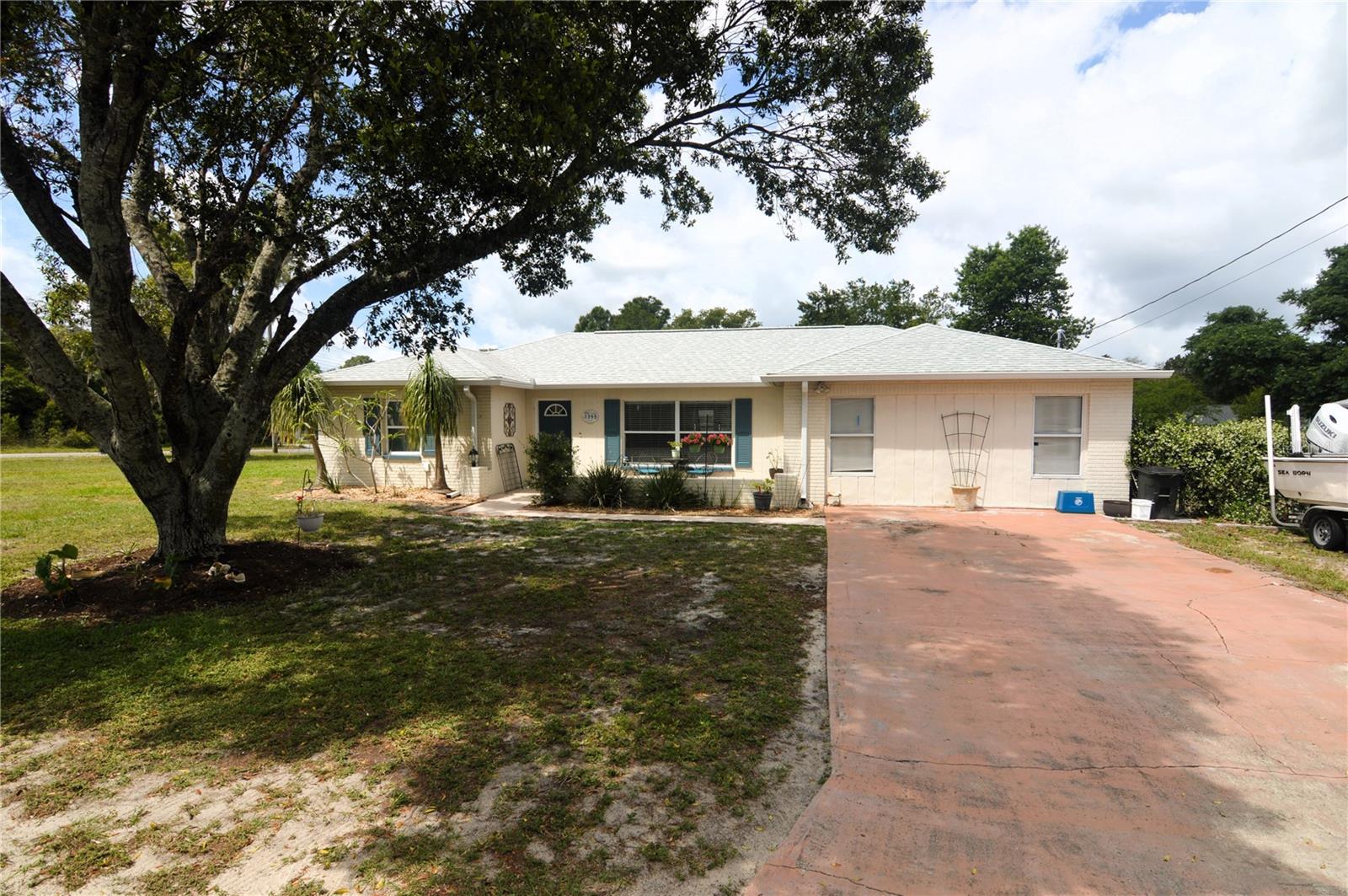 Photo one of 1399 Bishop Rd Spring Hill FL 34608 | MLS T3520640