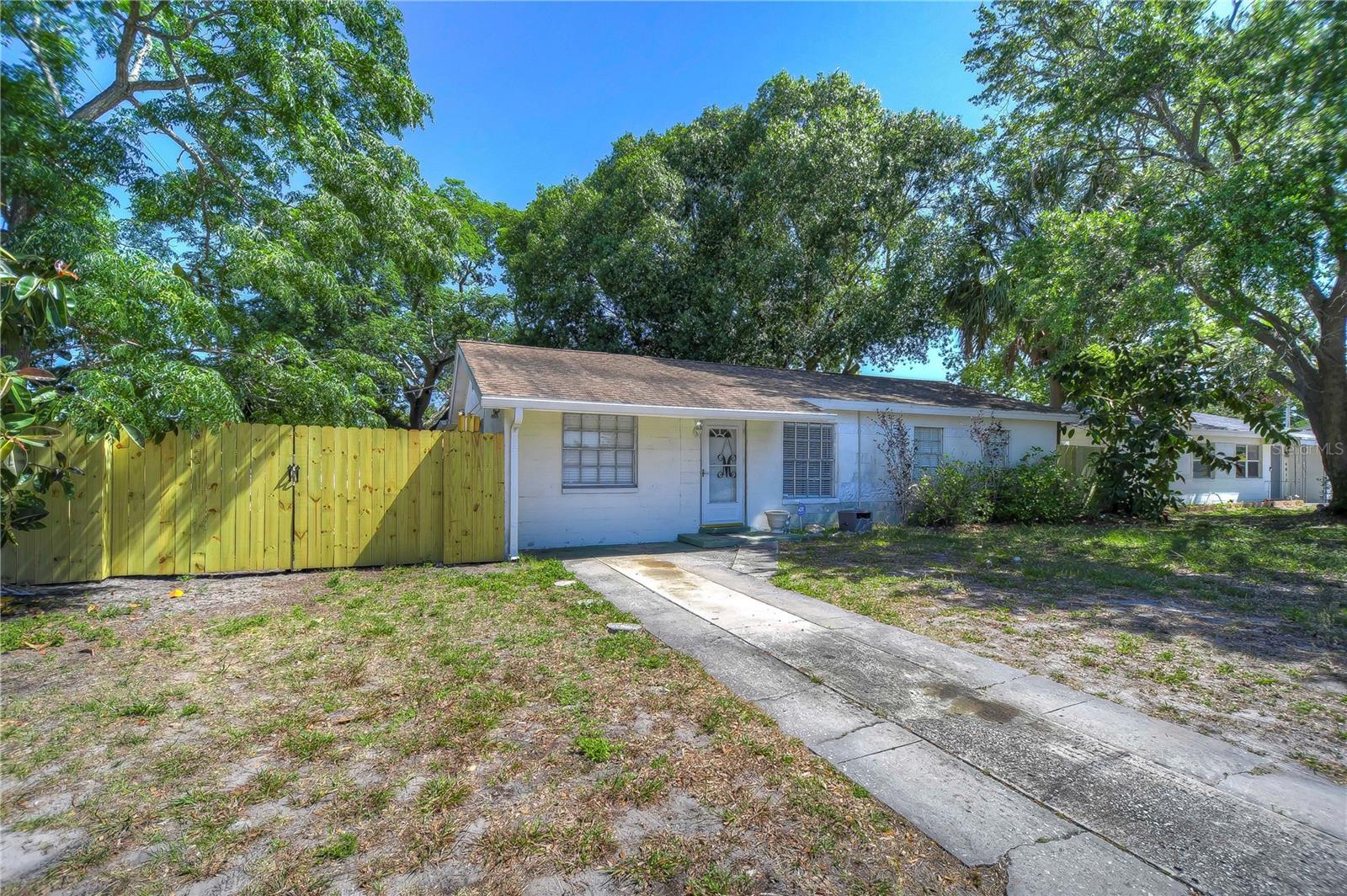 Photo one of 4015 W Rogers Ave Tampa FL 33611 | MLS T3521319