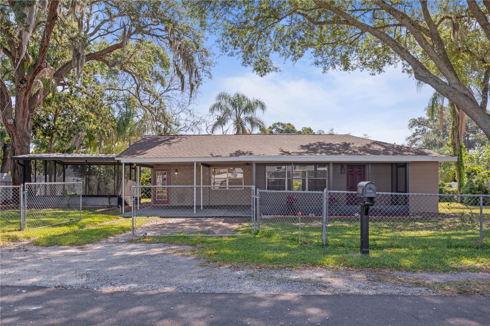 Photo one of 2608 Fairview Ave Seffner FL 33584 | MLS T3521699