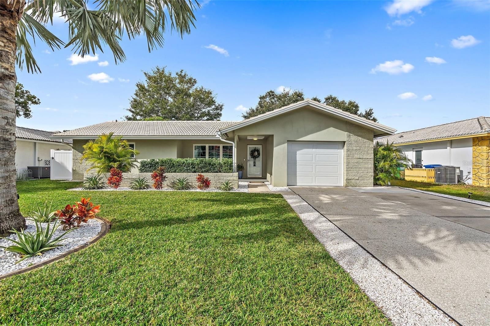 Photo one of 2545 Bramblewood E Dr Clearwater FL 33763 | MLS T3521736