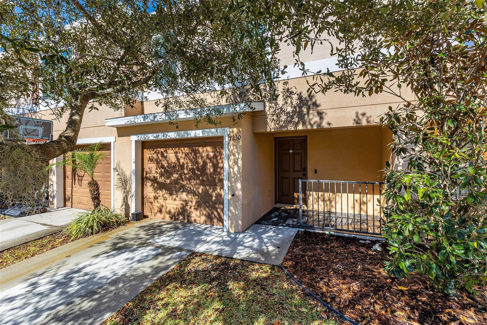 Photo one of 7230 Sterling Point Ct Gibsonton FL 33534 | MLS T3523524