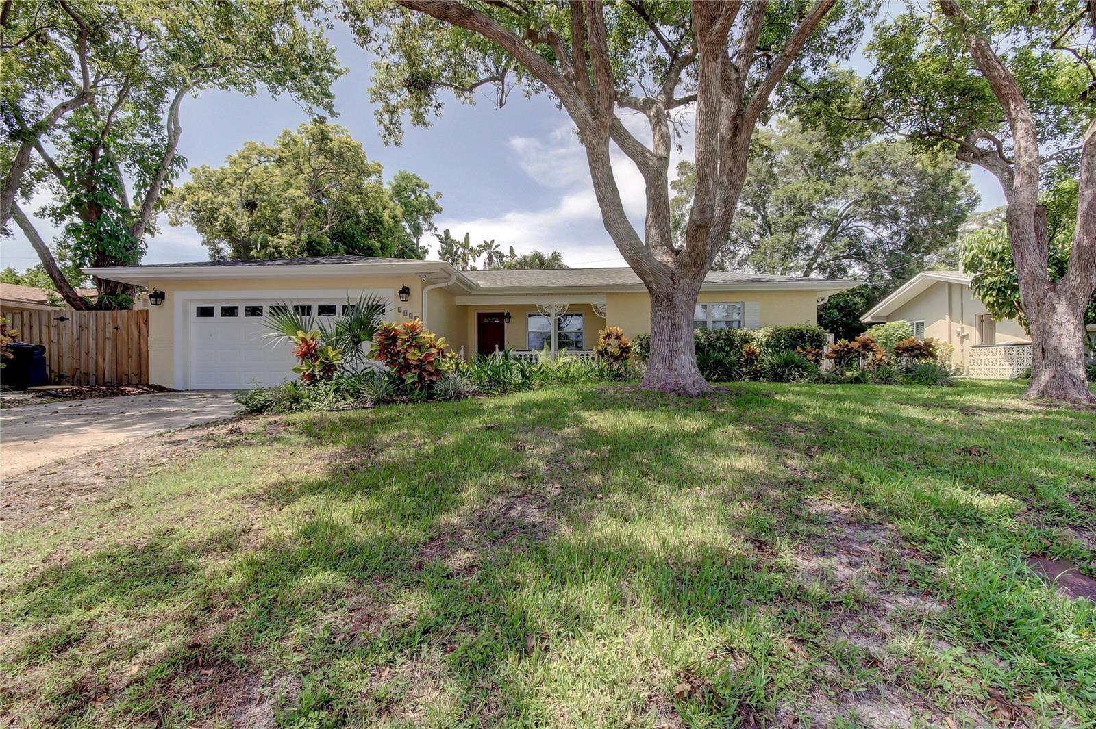 Photo one of 1926 Sandra Dr Clearwater FL 33764 | MLS T3523934