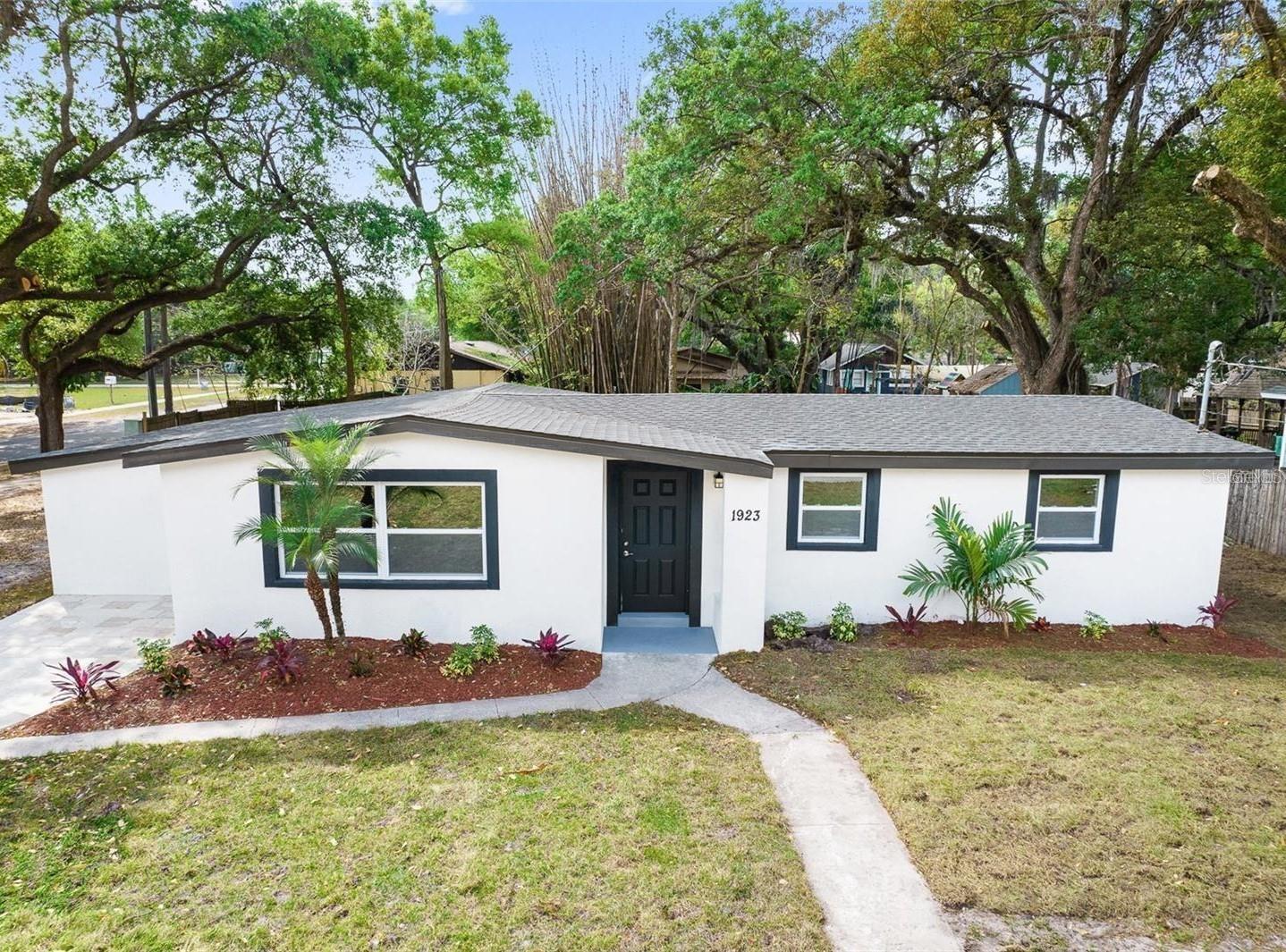 Photo one of 1923 E Henry Ave Tampa FL 33610 | MLS T3524130