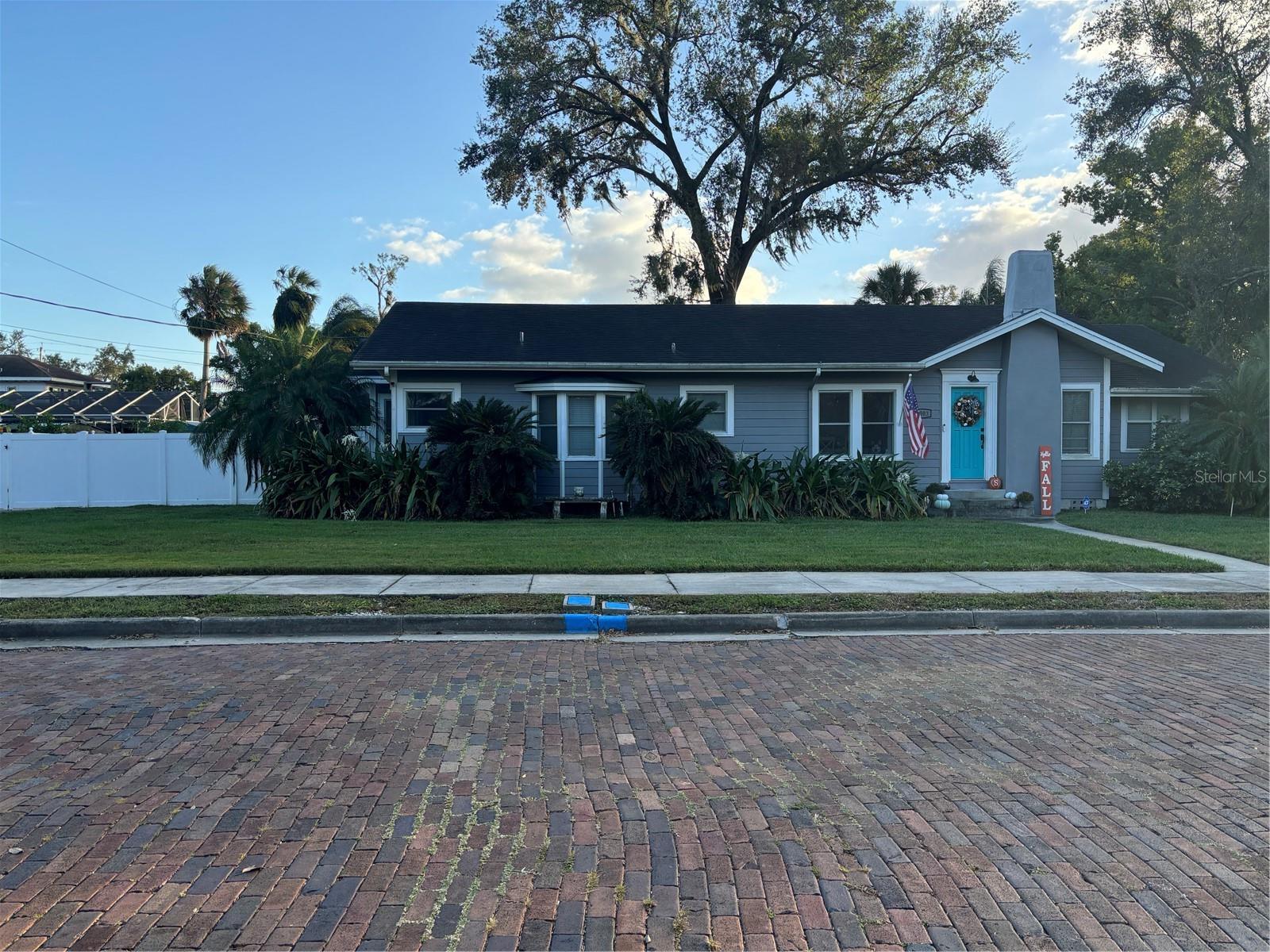 Photo one of 1003 W Mahoney St Plant City FL 33563 | MLS TB8321395