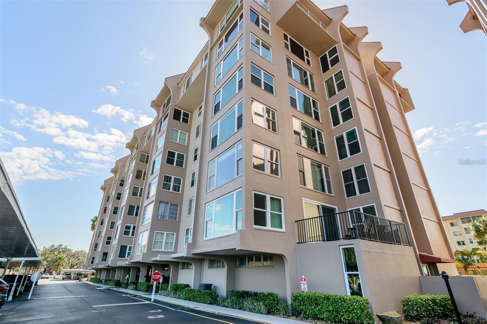 Photo one of 632 Edgewater Dr # 532 Dunedin FL 34698 | MLS TB8321526