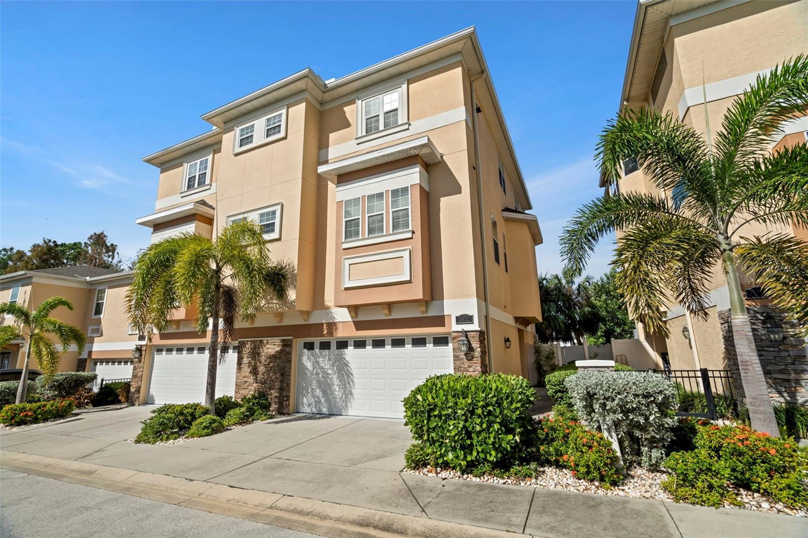 Photo one of 562 Rivercrest Ln Tarpon Springs FL 34689 | MLS TB8321768