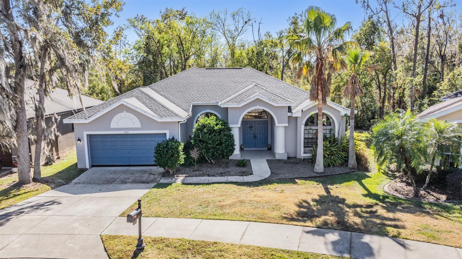 Photo one of 12306 Woodlands Cir Dade City FL 33525 | MLS TB8326122