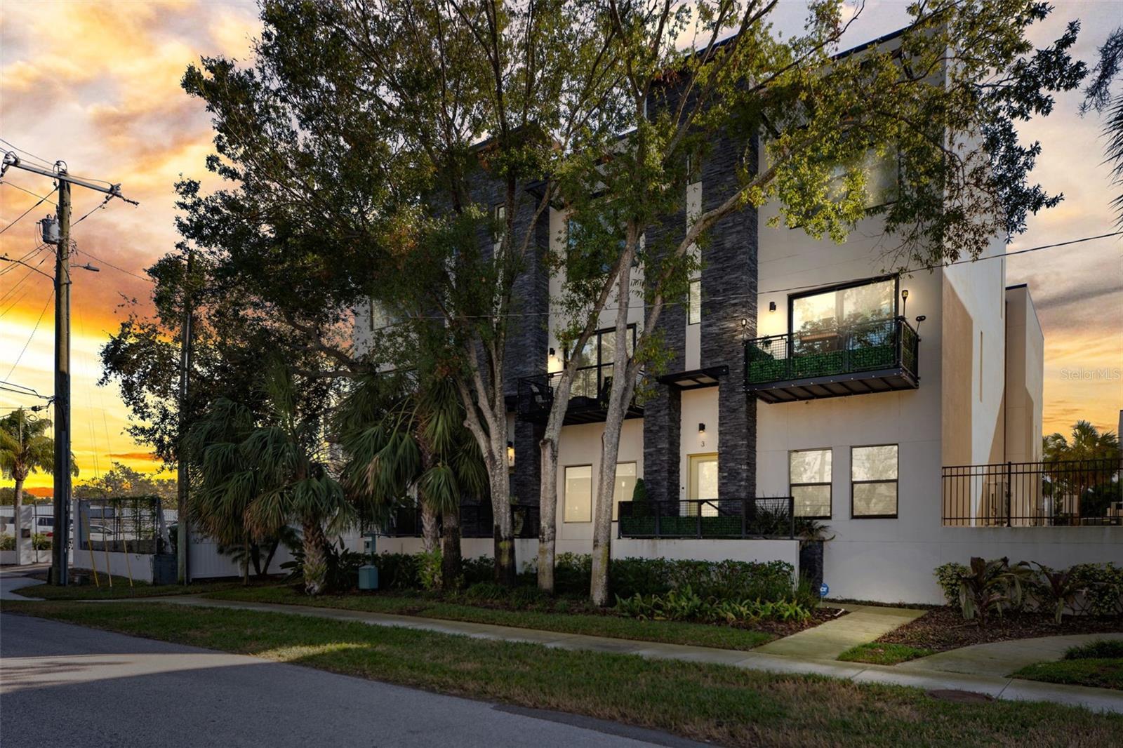 Photo one of 4810 W Mcelroy Ave # 2 Tampa FL 33611 | MLS TB8330778