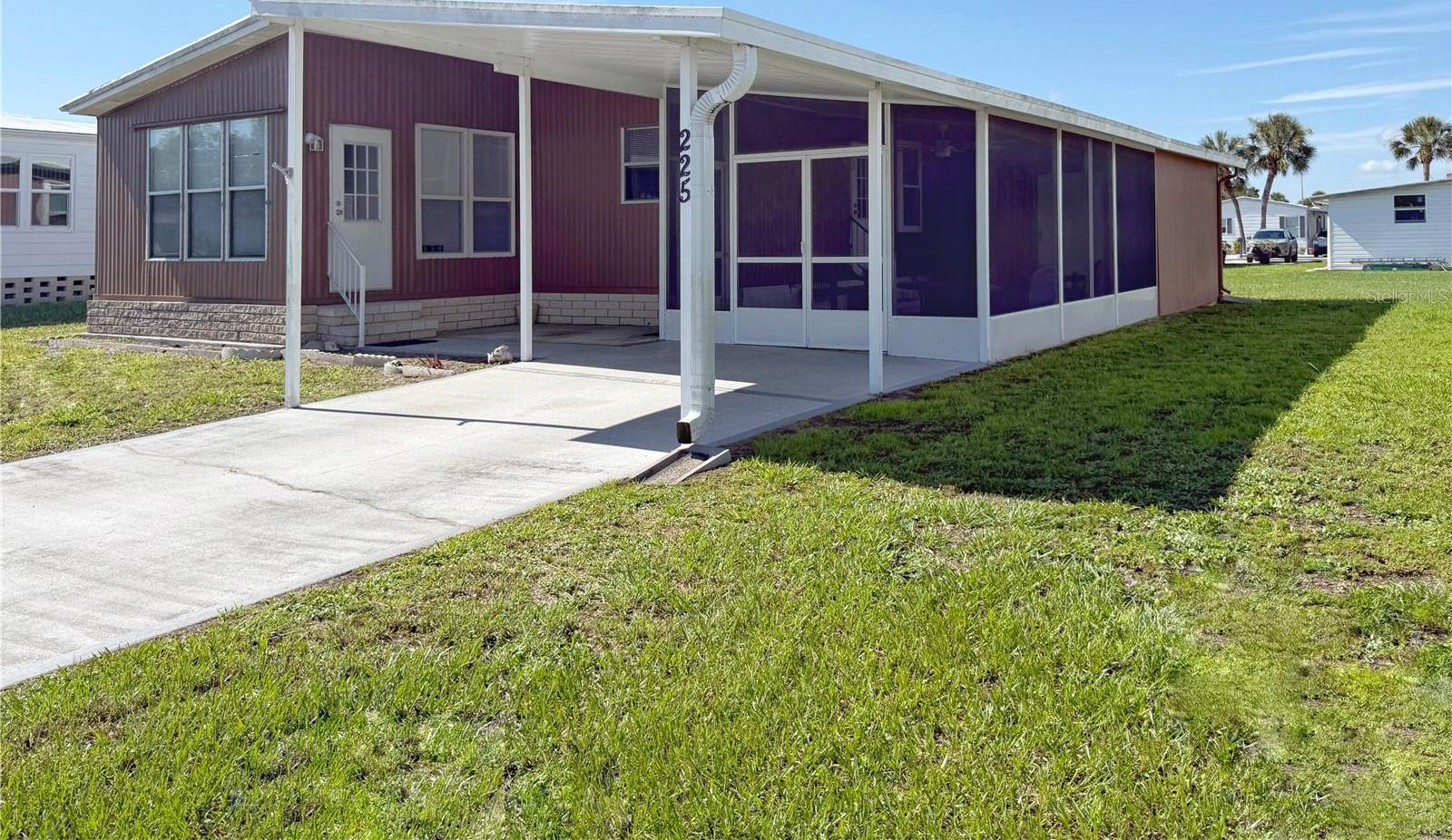 Photo one of 225 N Saint Thomas Cir Apollo Beach FL 33572 | MLS TB8334453