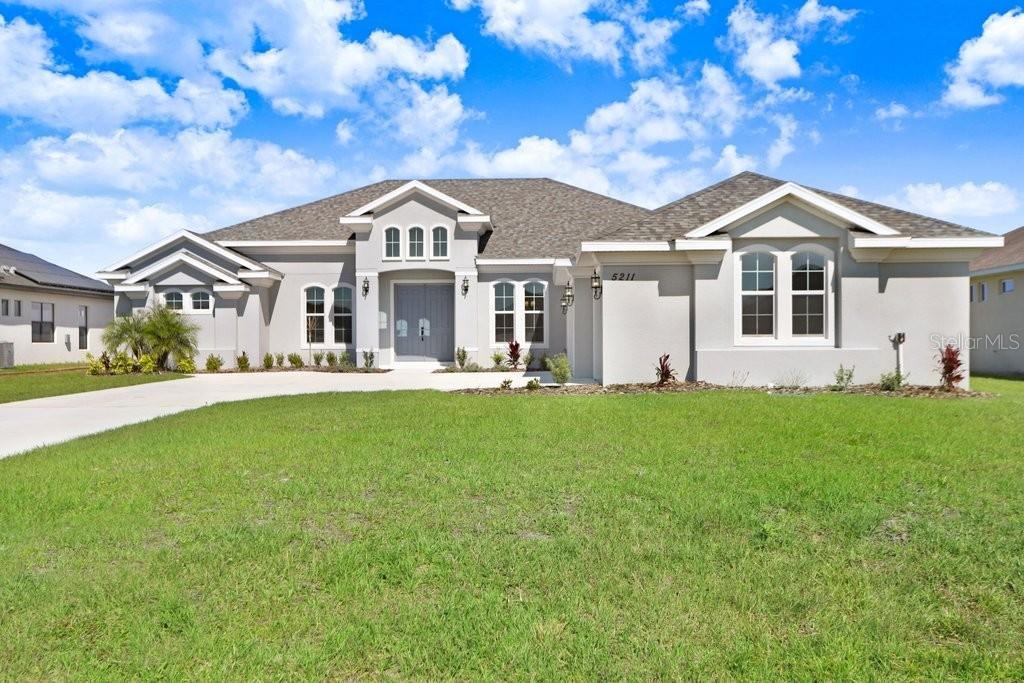 Photo one of 5211 Lake Venice Dr Wimauma FL 33598 | MLS TB8340171