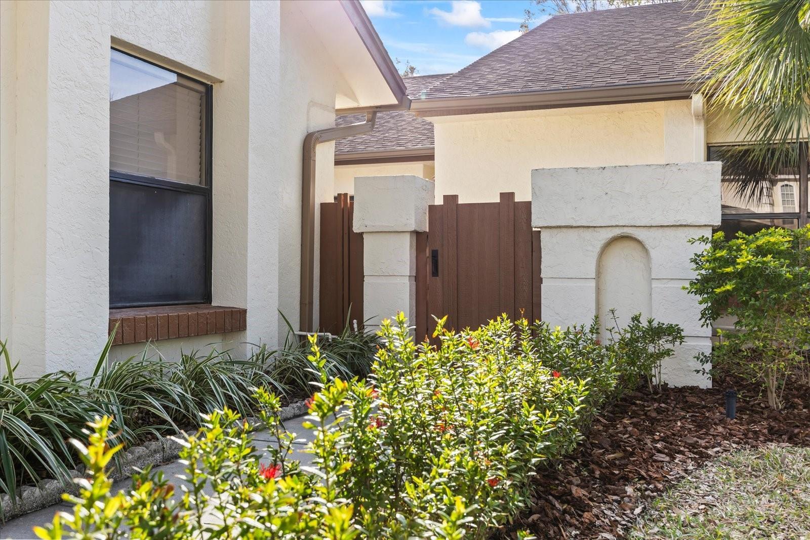 Photo one of 14766 Feather Cove Ln Clearwater FL 33762 | MLS TB8349547