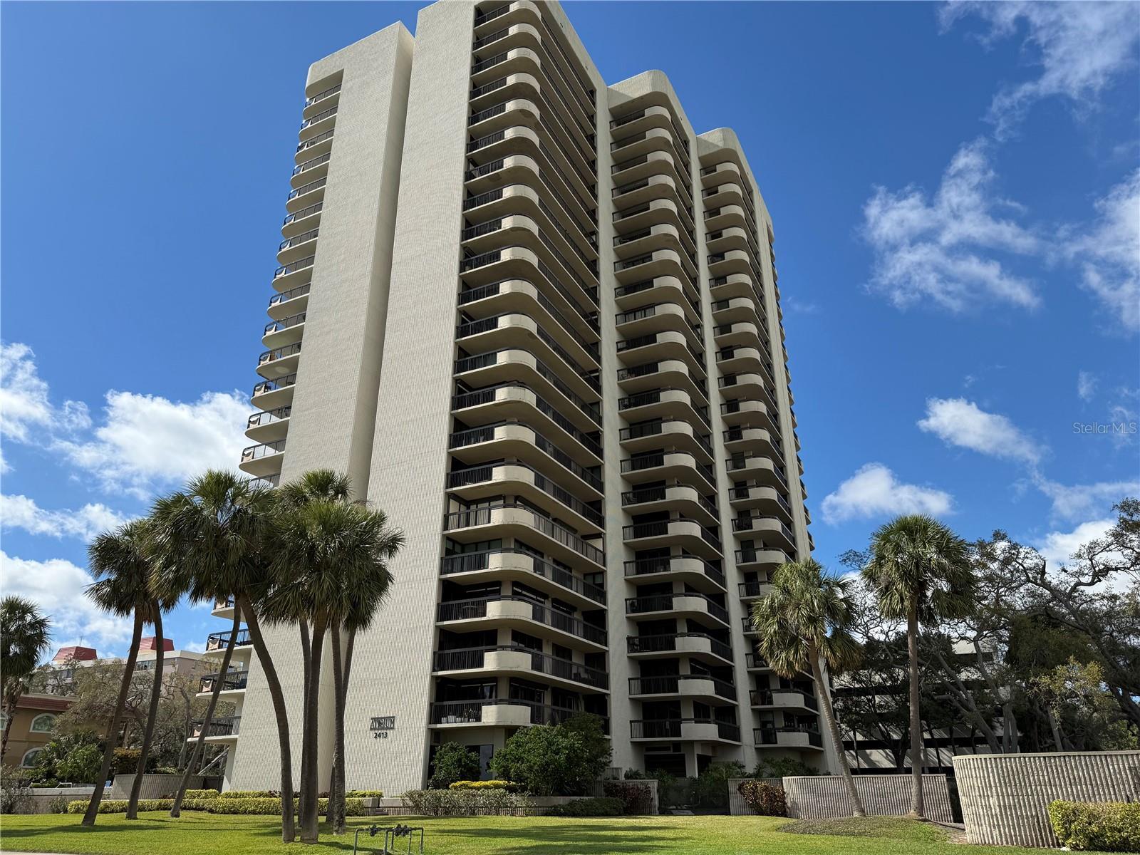 Photo one of 2413 Bayshore Blvd # 205 Tampa FL 33629 | MLS TB8351484