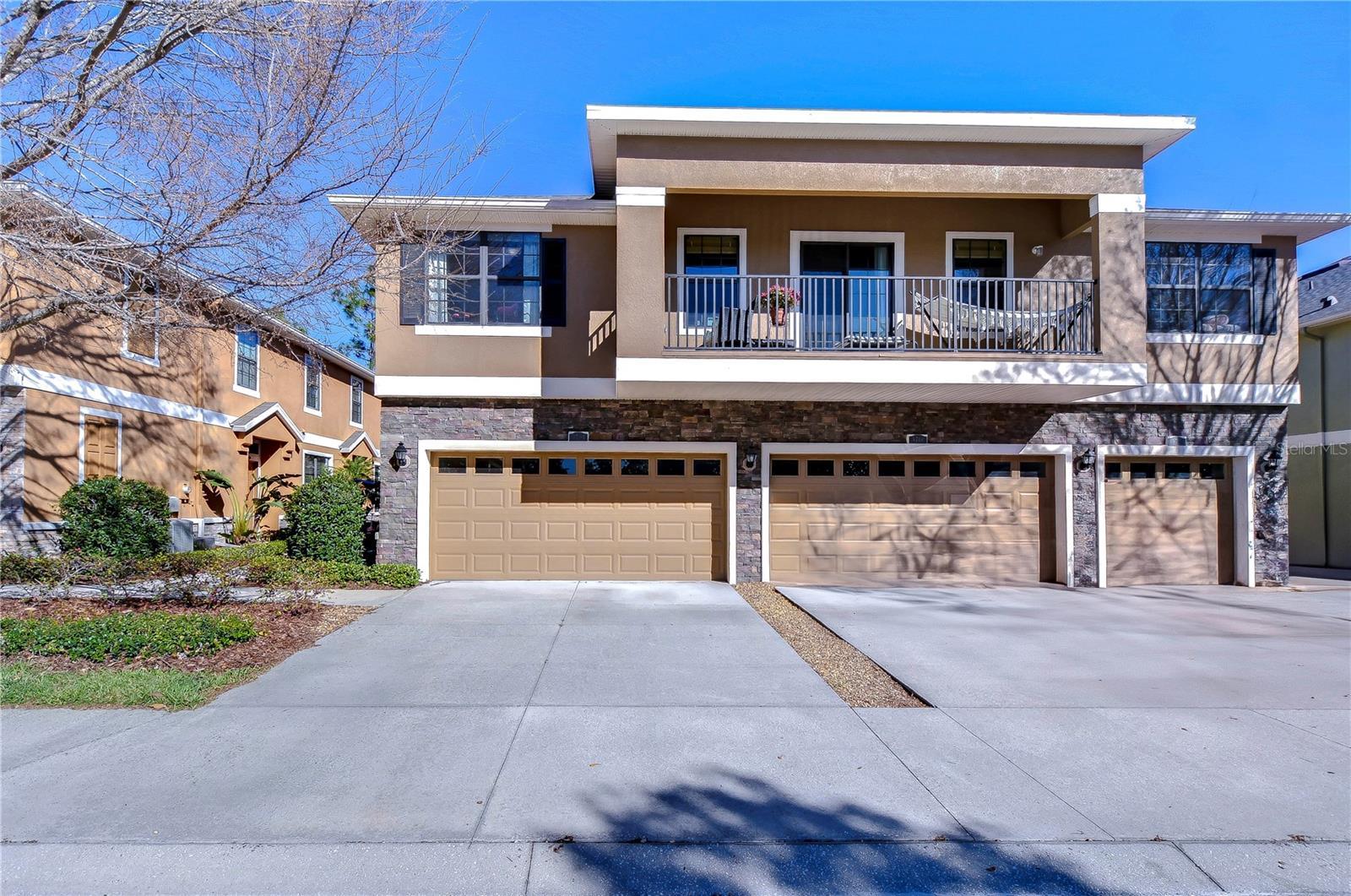 Photo one of 5704 Kingletsound Pl Lithia FL 33547 | MLS TB8351617