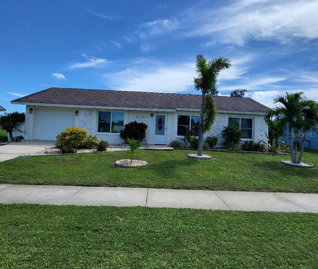 Photo one of 6707 Thorman Rd Port Charlotte FL 33981 | MLS TB8354897