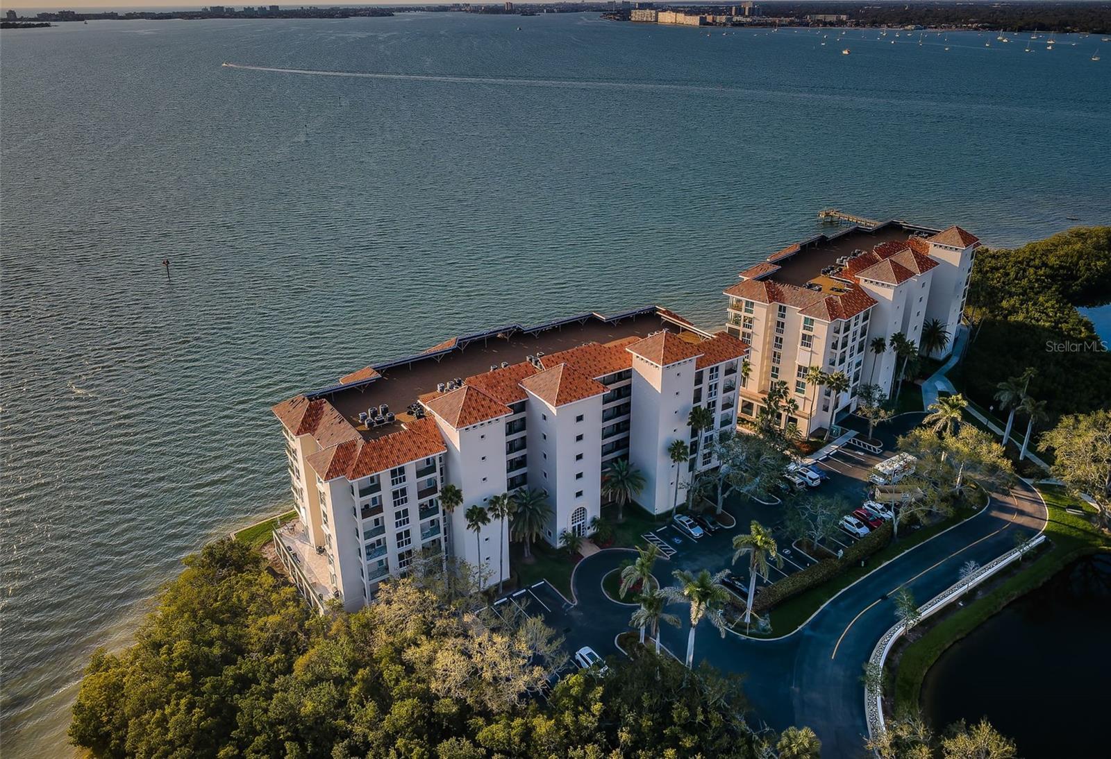 Photo one of 4830 Osprey S Dr # 305 St Petersburg FL 33711 | MLS TB8355285