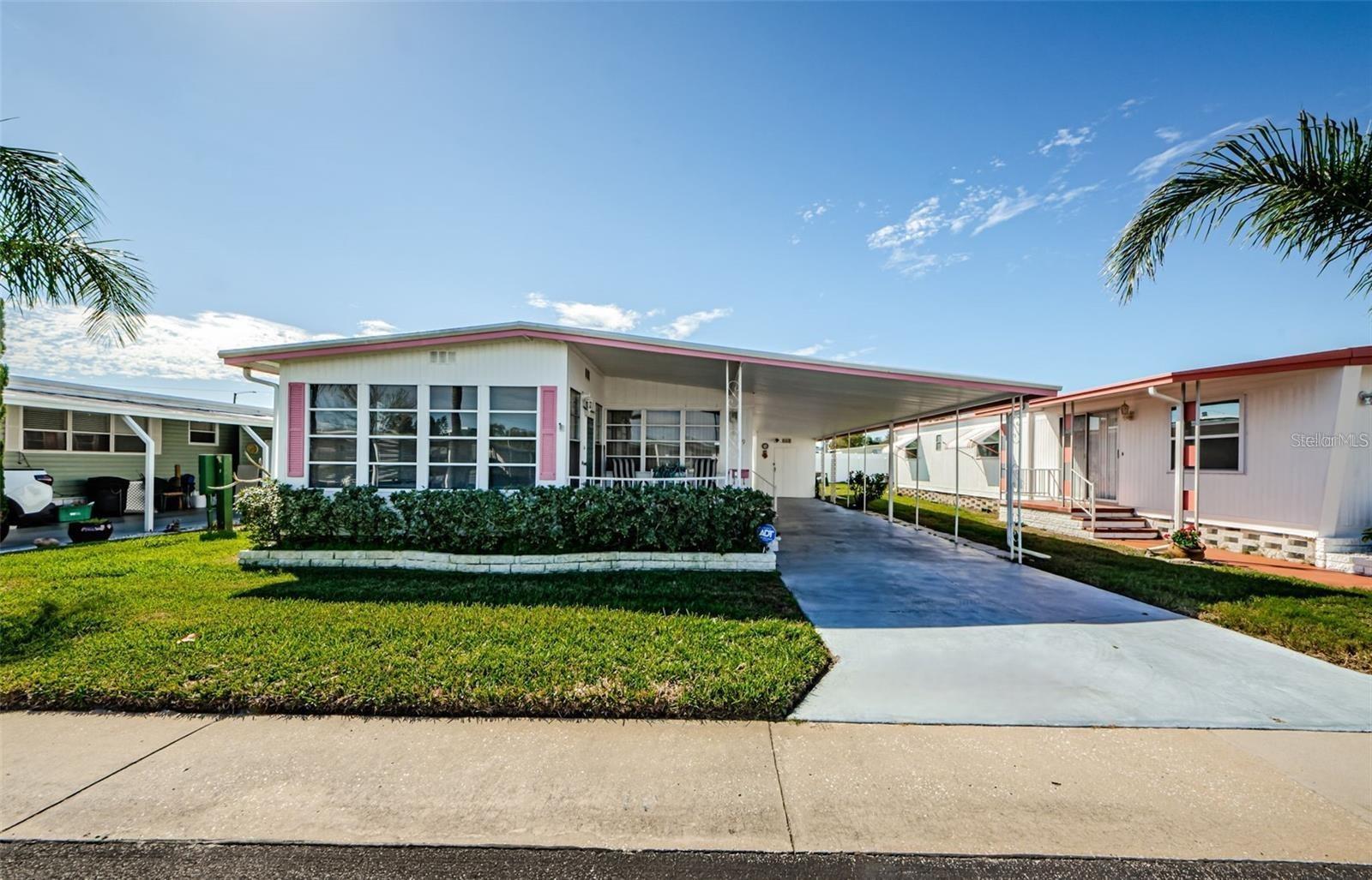 Photo one of 19 Drury Ln Tarpon Springs FL 34689 | MLS TB8355393