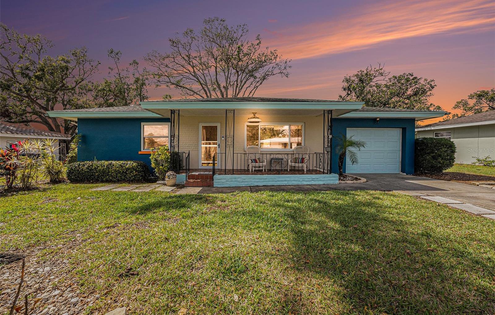 Photo one of 908 Woodley Rd Clearwater FL 33764 | MLS TB8355352