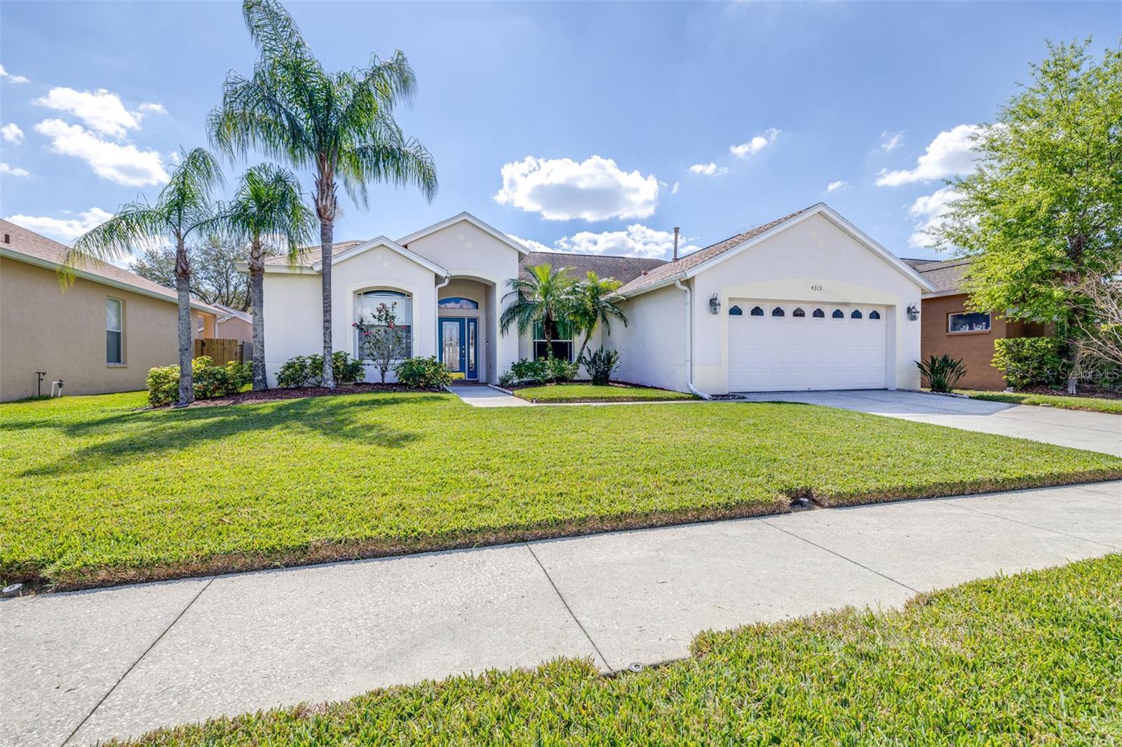 Photo one of 4313 Brooke Dr Valrico FL 33594 | MLS TB8355804