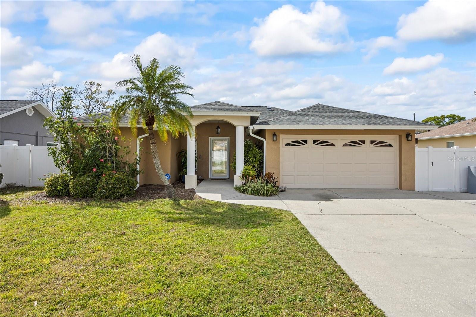 Photo one of 9550 134Th St Seminole FL 33776 | MLS TB8356295