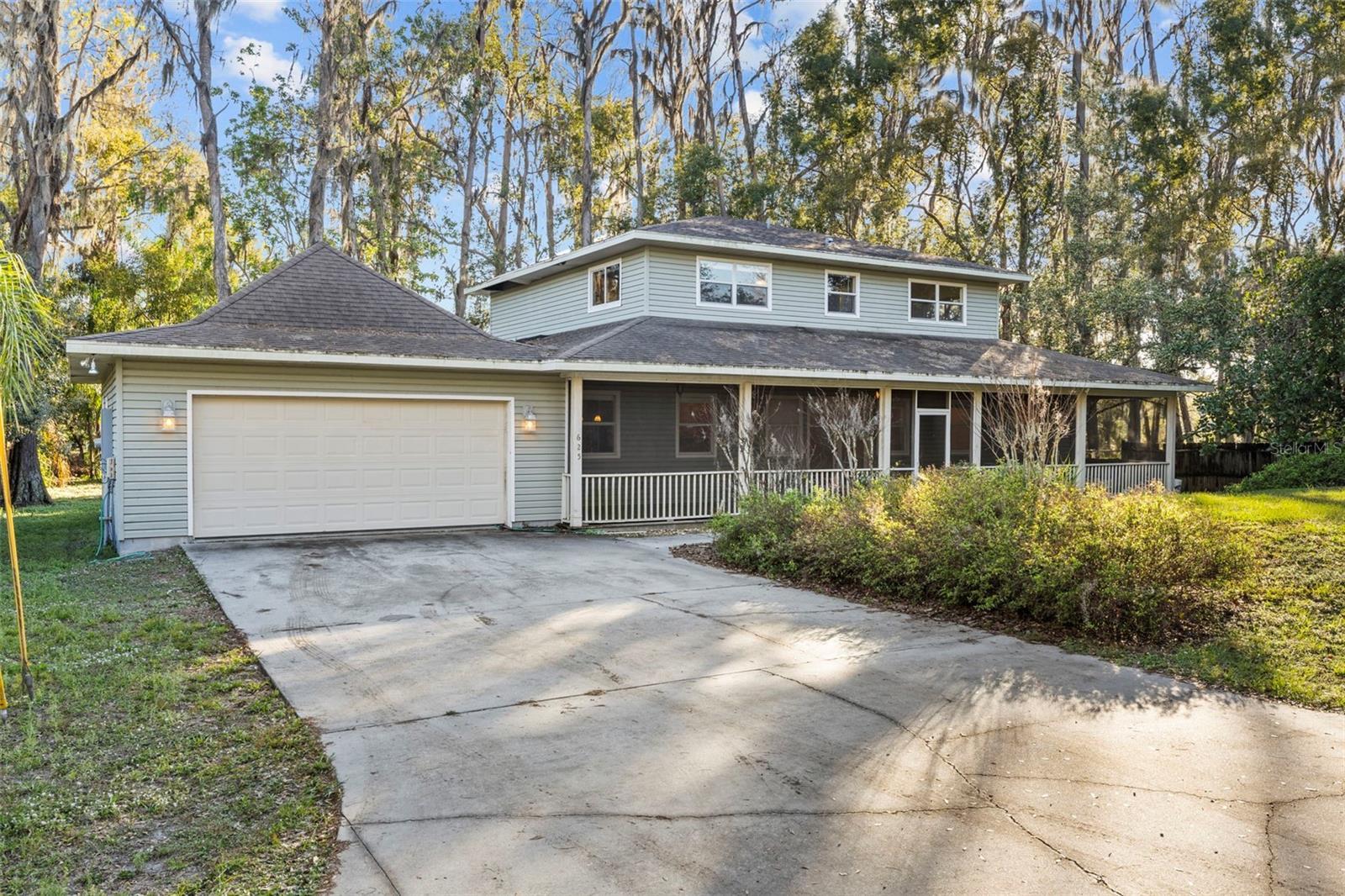 Photo one of 625 Commiston Ln Lutz FL 33549 | MLS TB8357096