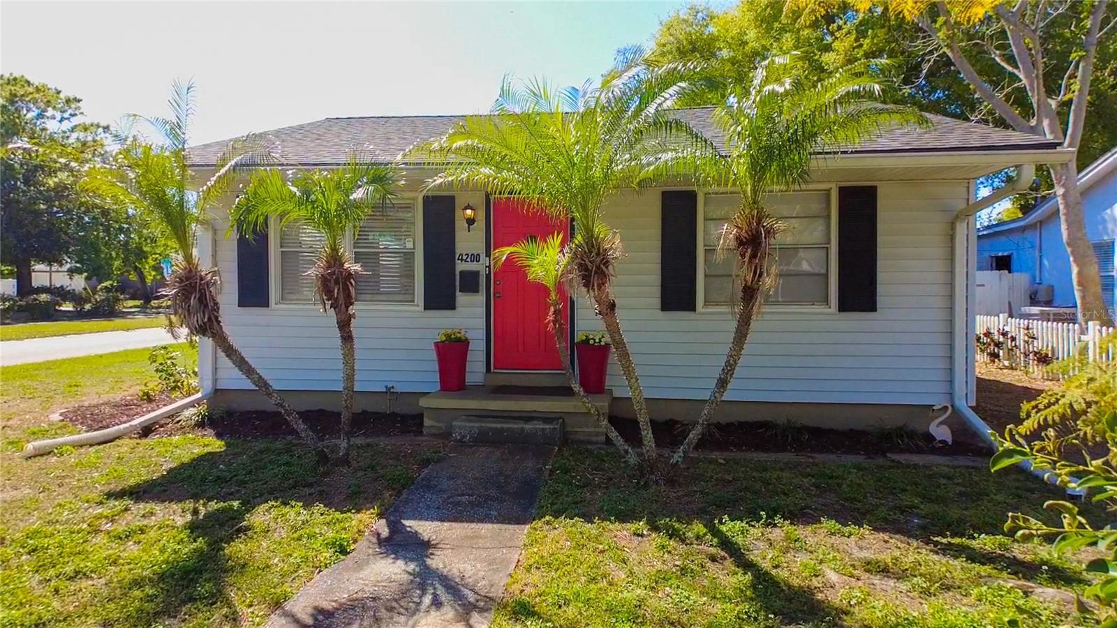 Photo one of 4200 Queen N St St Petersburg FL 33714 | MLS TB8357246