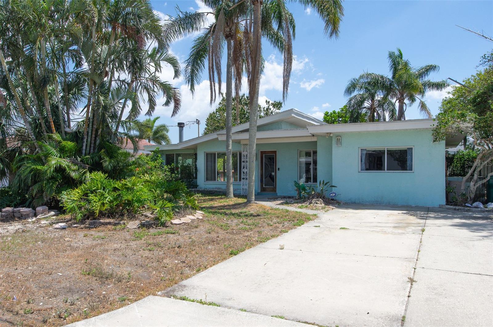 Photo one of 300 Westwinds Dr Palm Harbor FL 34683 | MLS TB8357521