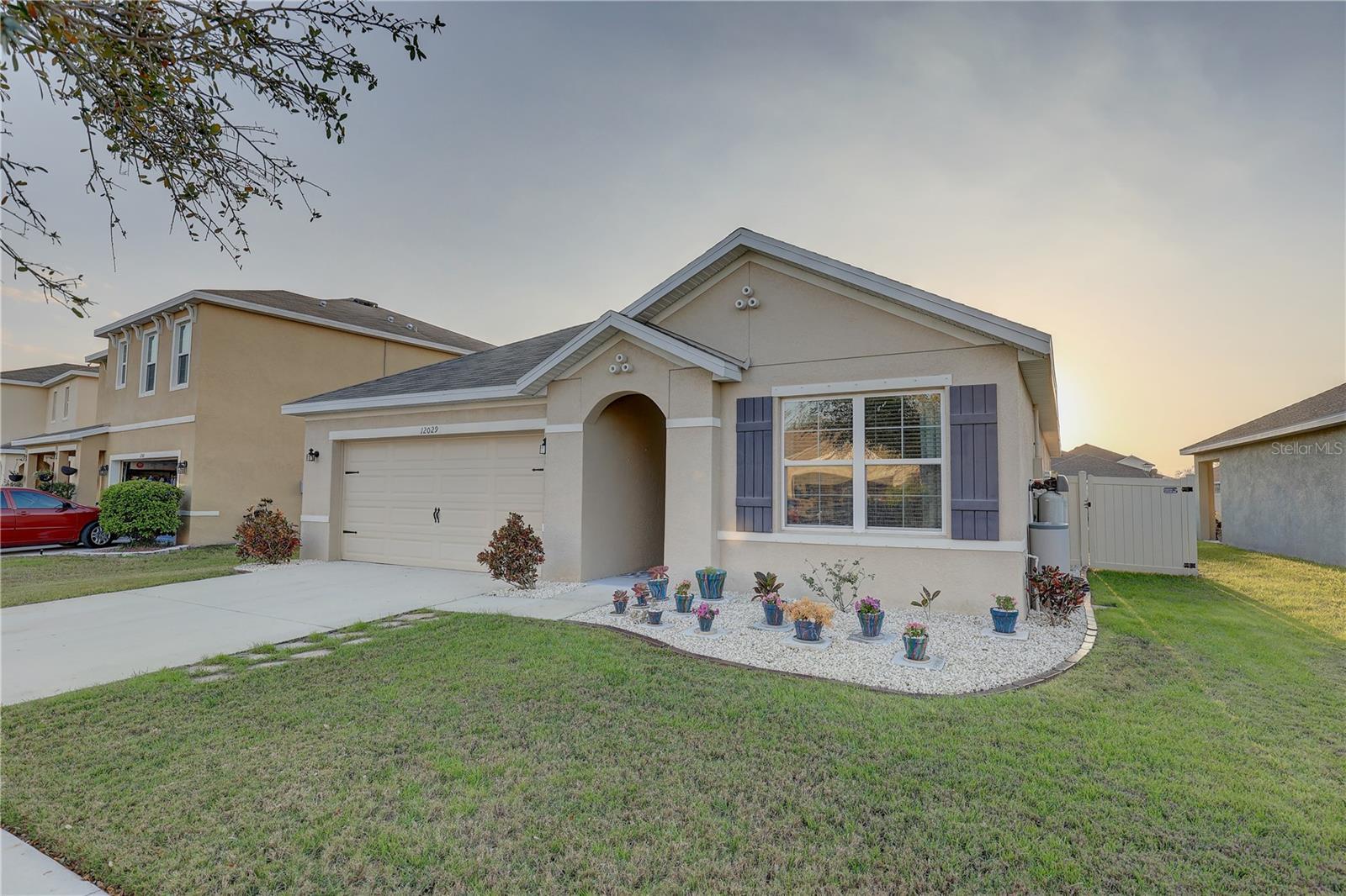 Photo one of 12029 Gillingham Harbor Ln Gibsonton FL 33534 | MLS TB8358059