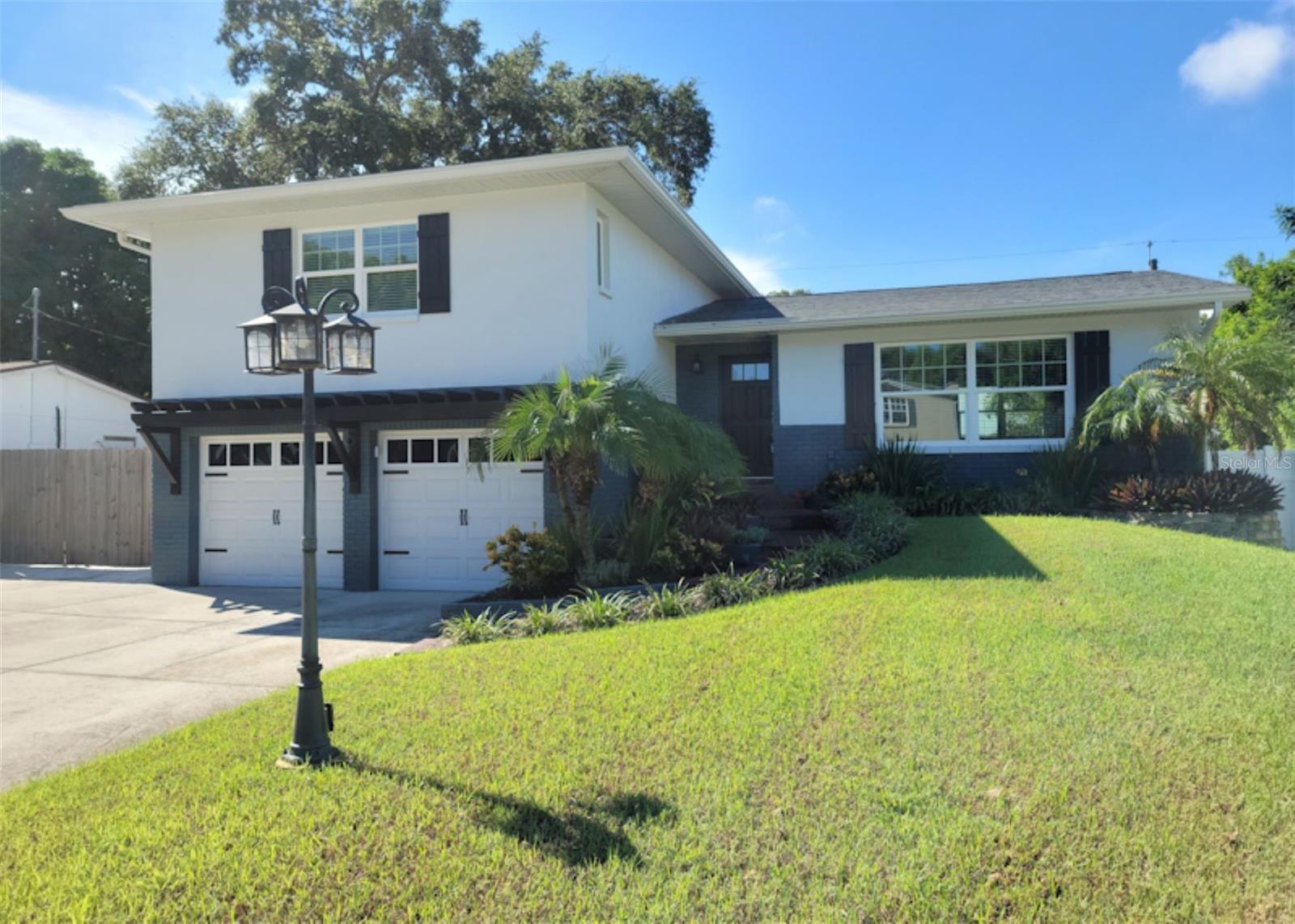 Photo one of 13548 Bellewood Ave Seminole FL 33776 | MLS TB8359160