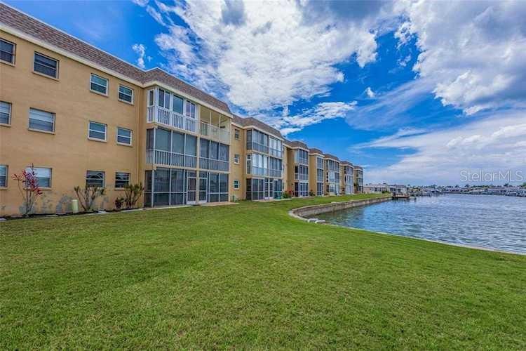 Photo one of 1 Boca Ciega Point Blvd # 211 St Petersburg FL 33708 | MLS TB8360156