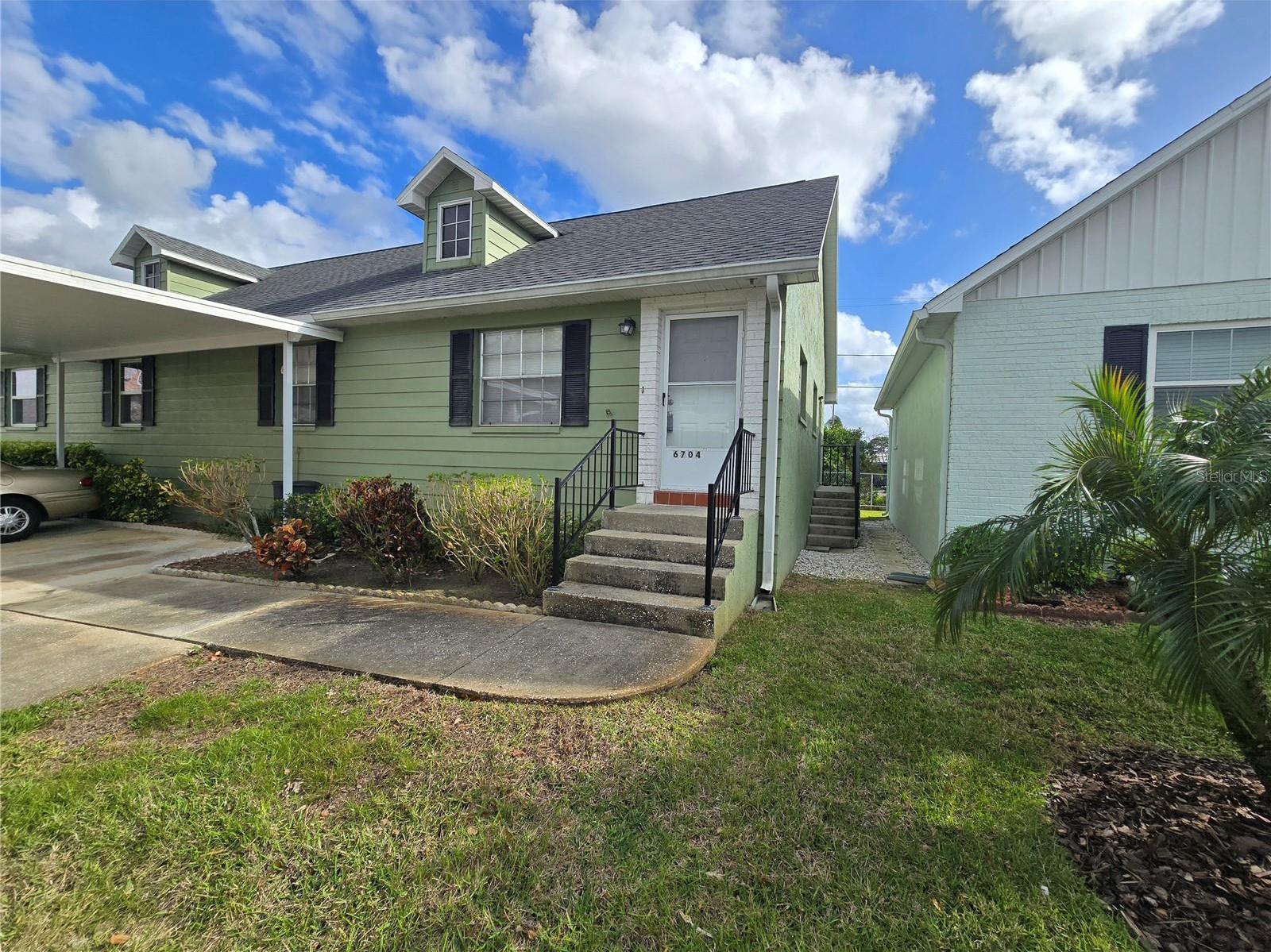 Photo one of 6704 Hickorywood Ln # 2B New Port Richey FL 34653 | MLS TB8360281