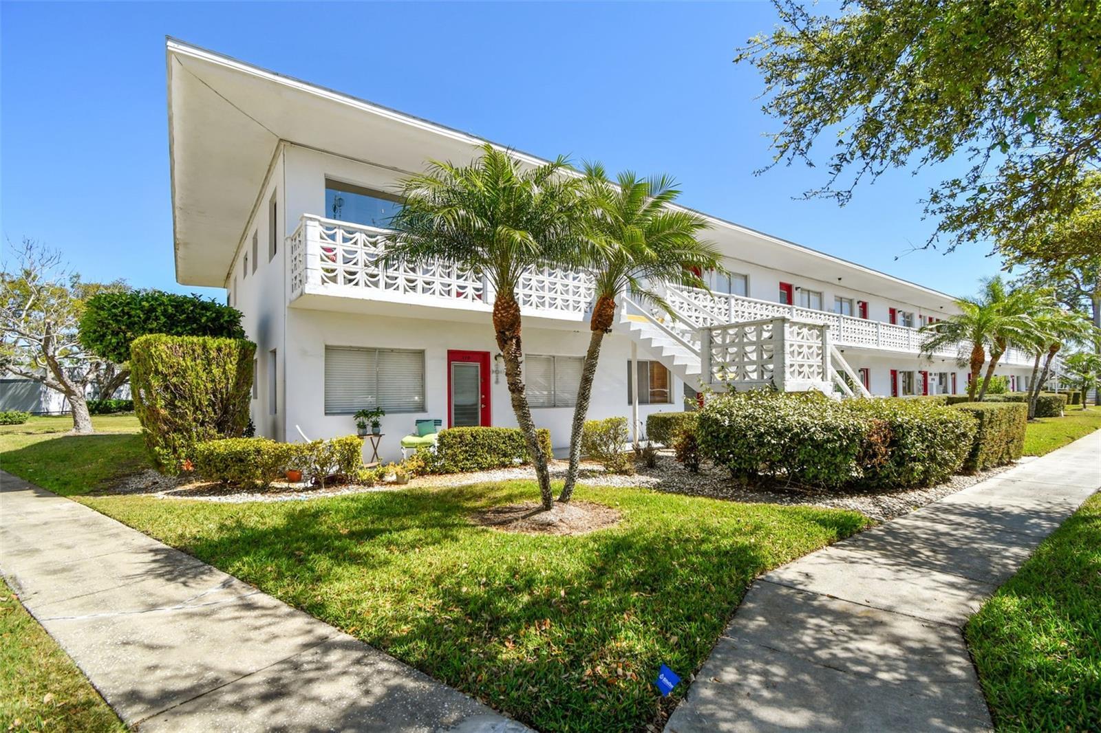 Photo one of 8220 112Th N St # 206 Seminole FL 33772 | MLS TB8361296