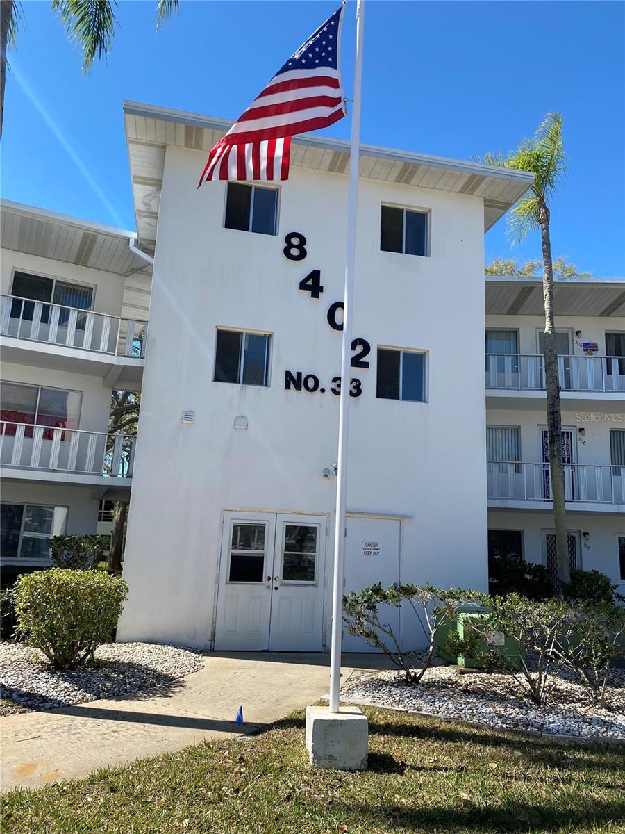 Photo one of 8402 111Th St # 303 Seminole FL 33772 | MLS TB8361235