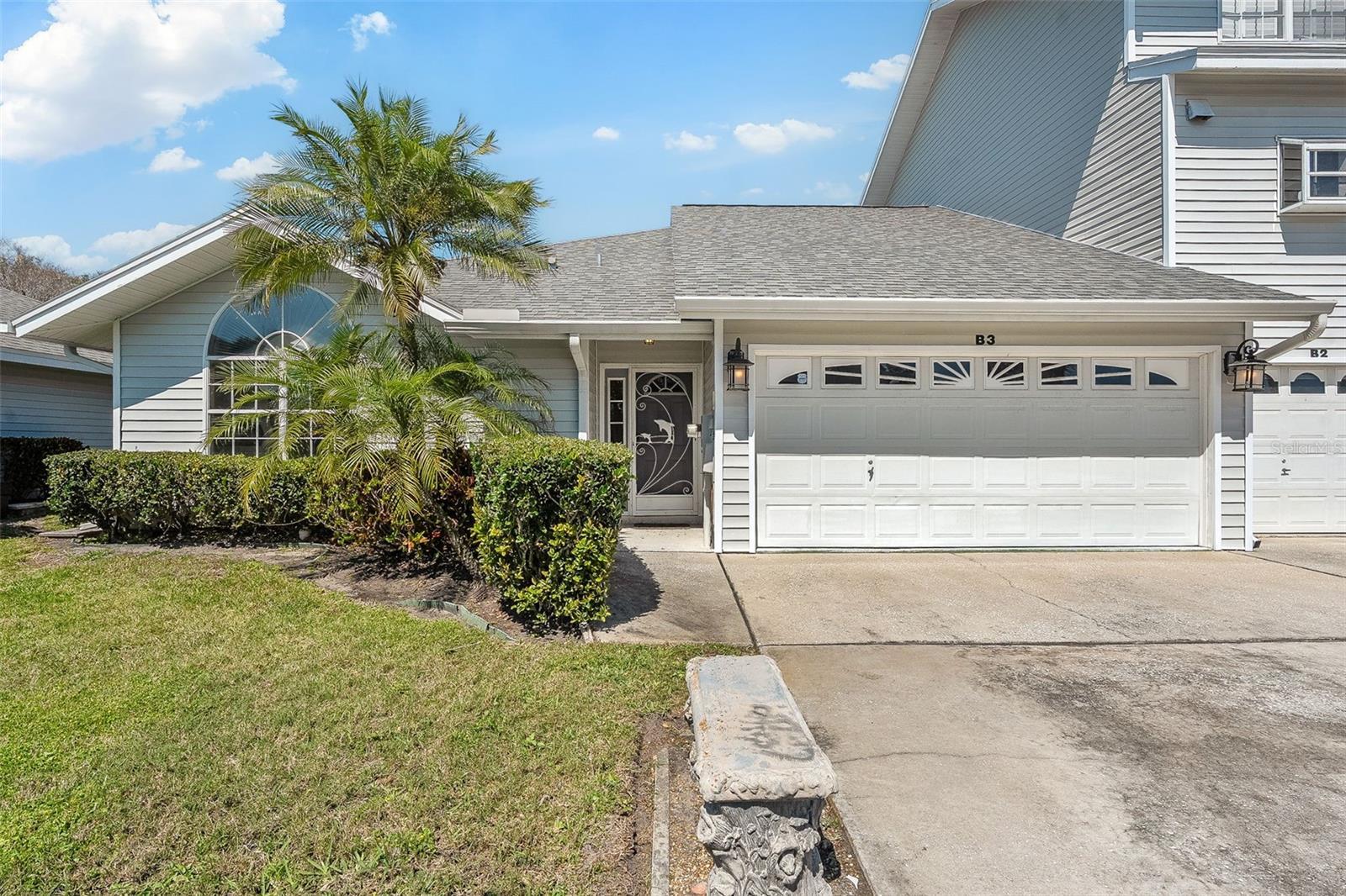 Photo one of 11722 Currie Ln # B3 Largo FL 33774 | MLS TB8361401