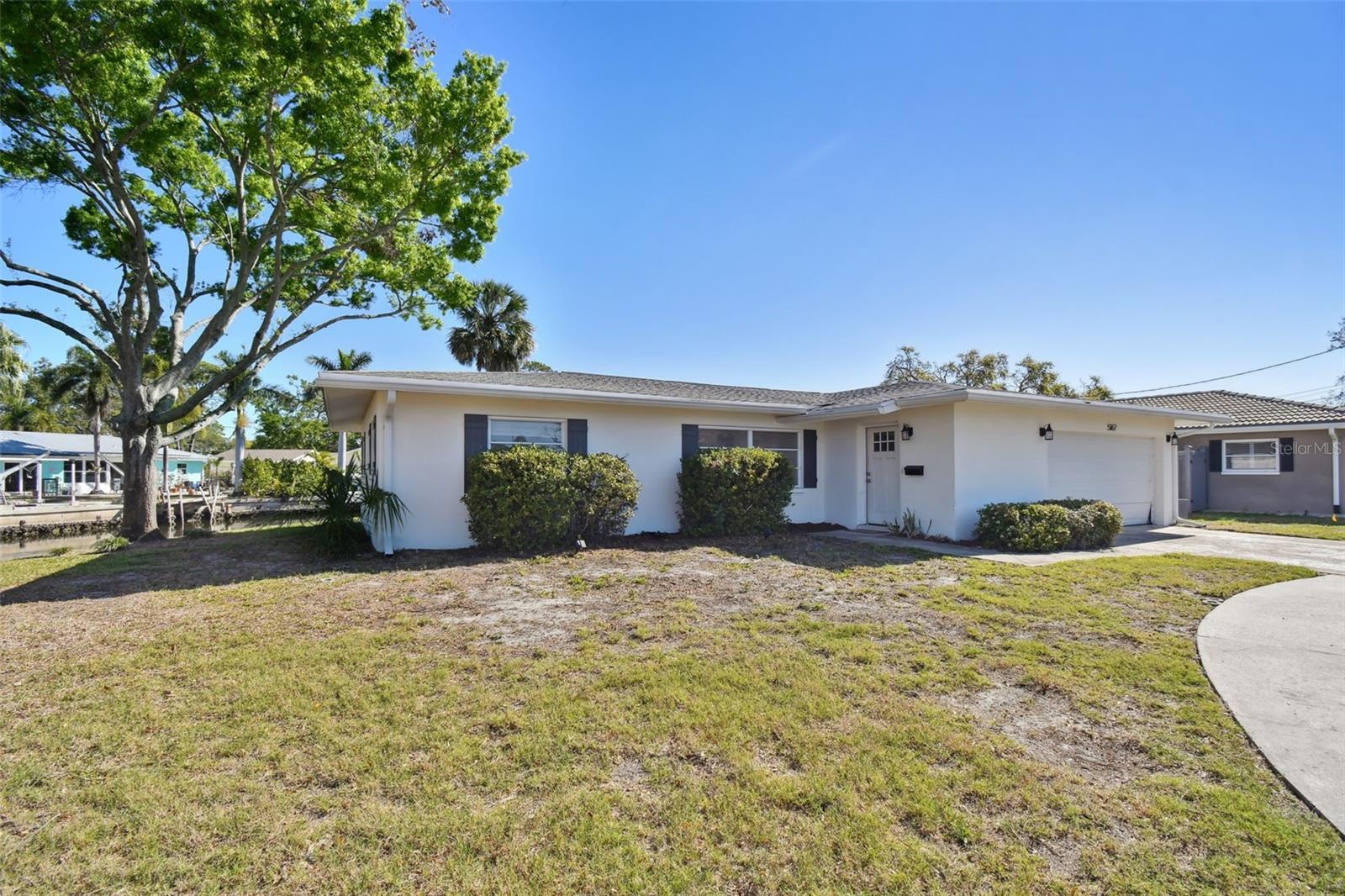 Photo one of 5167 Venetian Ne Blvd St Petersburg FL 33703 | MLS TB8361798