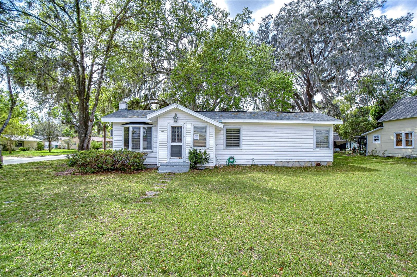 Photo one of 5313 11Th St Zephyrhills FL 33542 | MLS TB8362122