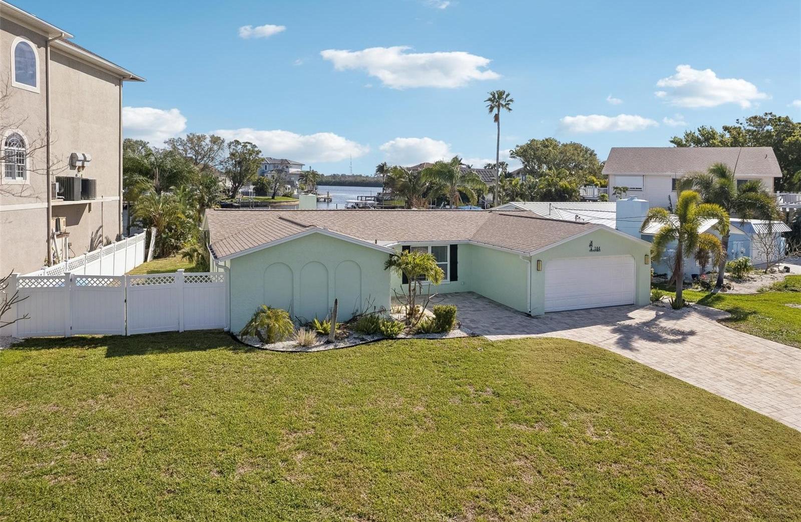 Photo one of 104 Carlyle Cir Palm Harbor FL 34683 | MLS TB8362722