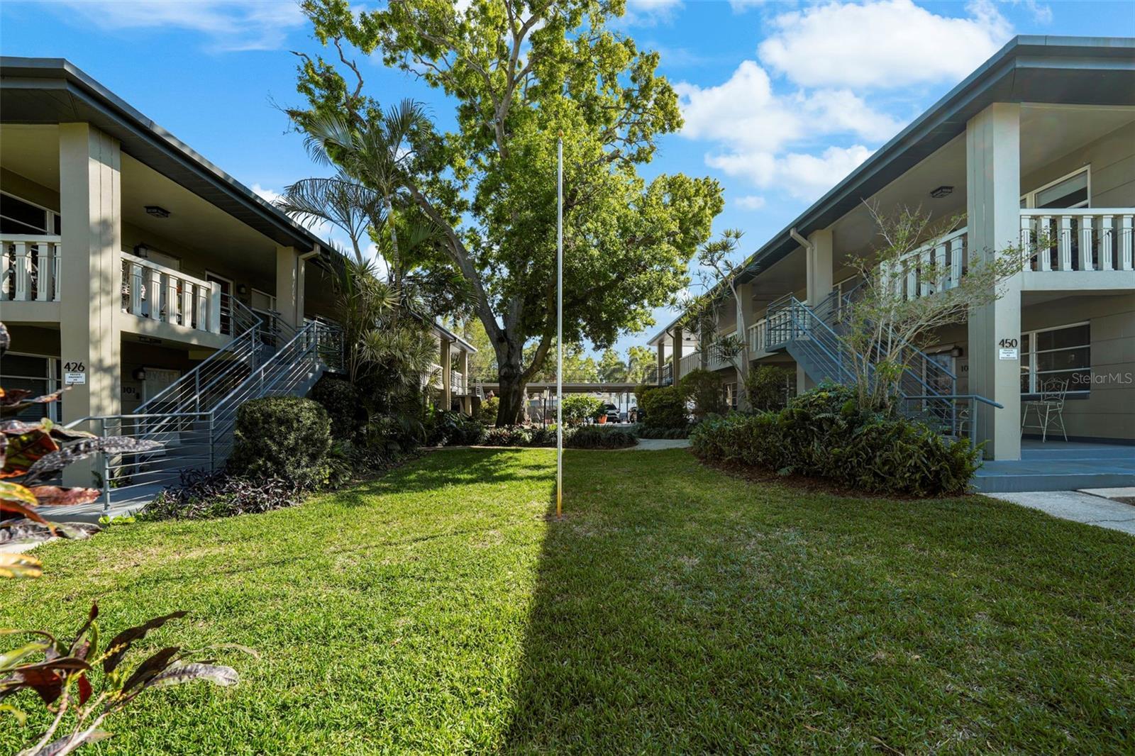 Photo one of 426 32Nd N Ave # 102E St Petersburg FL 33704 | MLS TB8362730