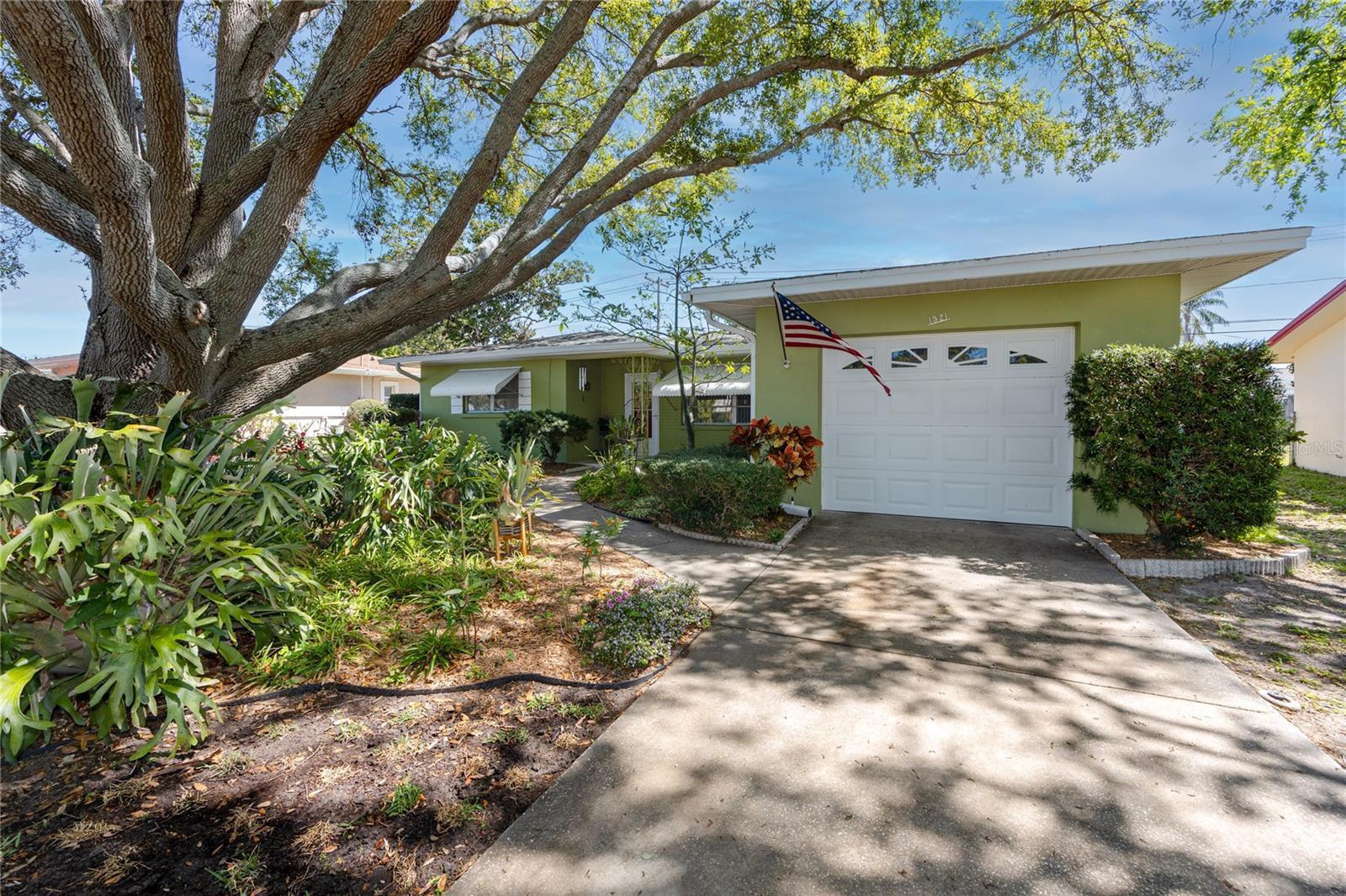 Photo one of 1521 San Helen Dr Dunedin FL 34698 | MLS TB8362868