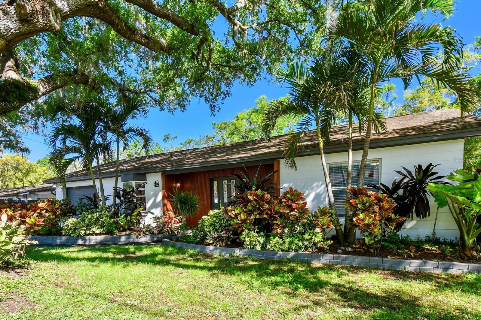 Photo one of 18846 Tracer Dr Lutz FL 33549 | MLS TB8362892