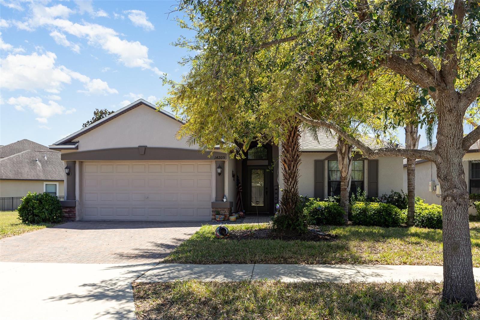 Photo one of 14205 Stockwell Ln Ruskin FL 33573 | MLS TB8363458