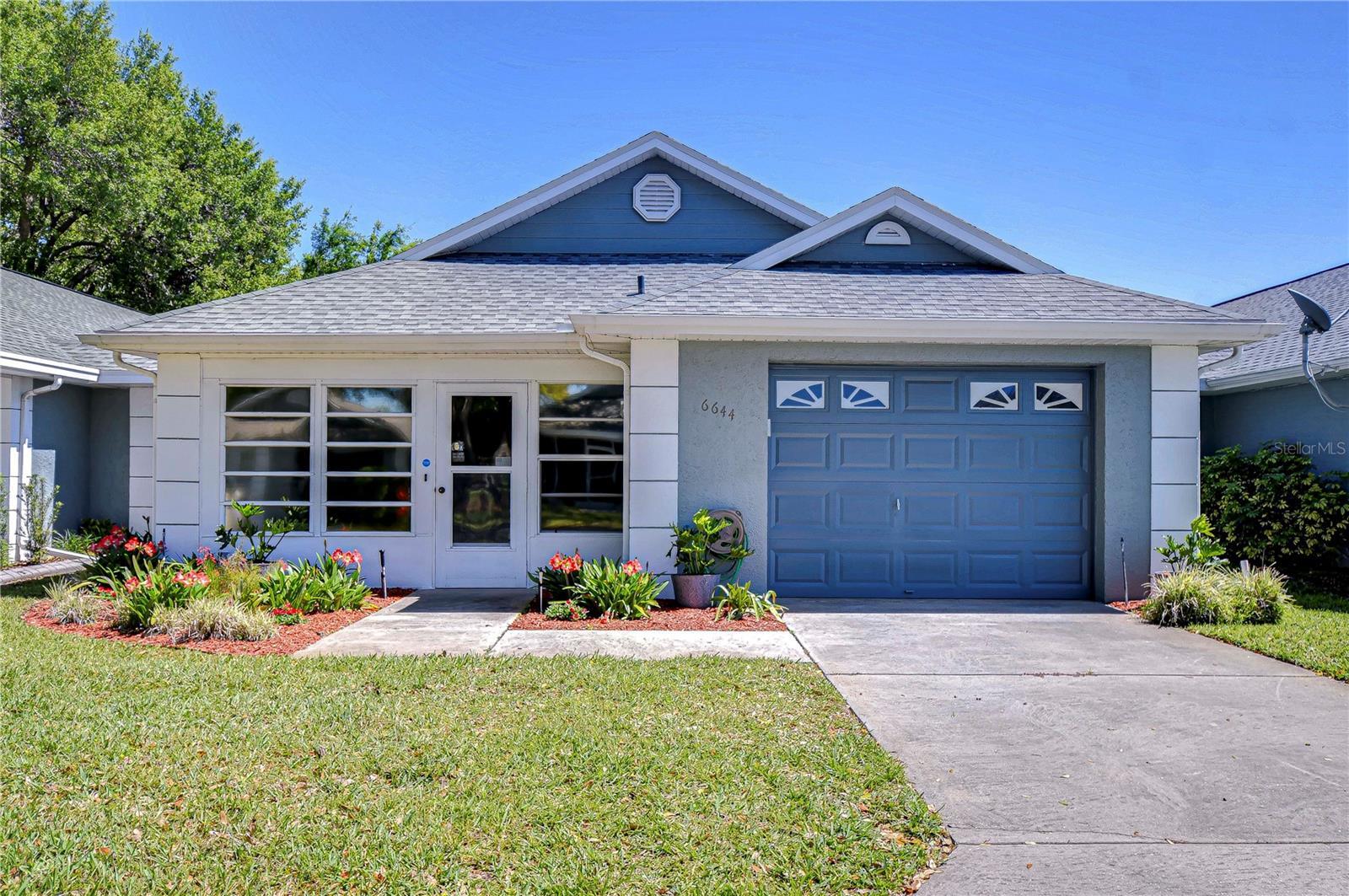 Photo one of 6644 Juniper Ct Zephyrhills FL 33542 | MLS TB8363707