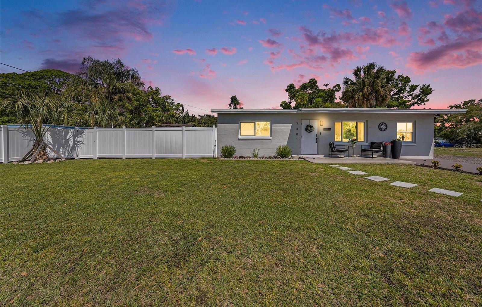 Photo one of 7401 35Th N Ave St Petersburg FL 33710 | MLS TB8364586