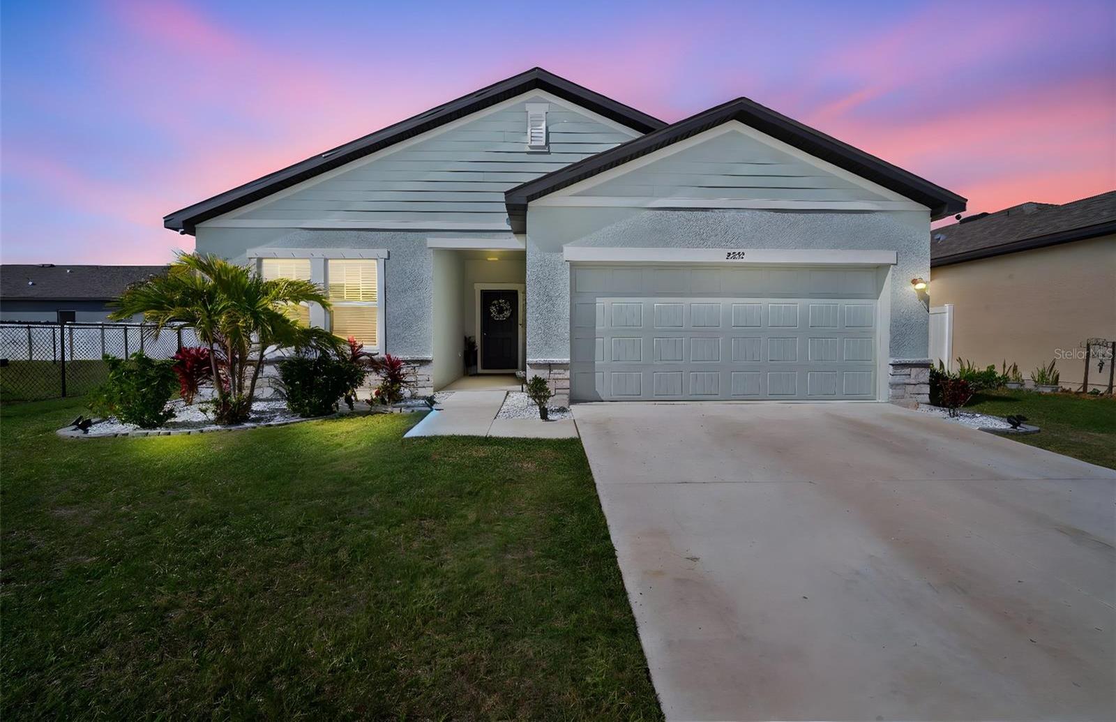 Photo one of 2232 Harris Hawk Ruskin FL 33570 | MLS TB8365989