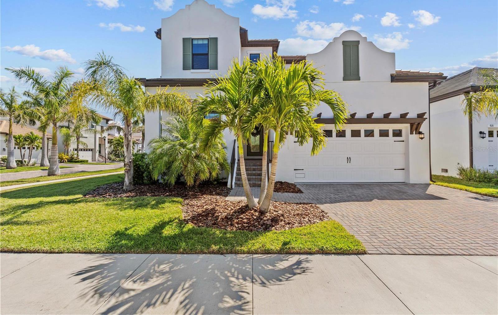 Photo one of 923 Seagrape Dr Ruskin FL 33570 | MLS TB8368259