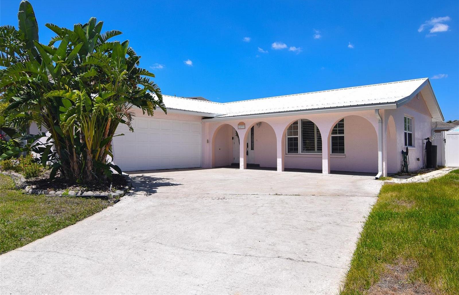 Photo one of 11777 90Th Ave Seminole FL 33772 | MLS TB8368668