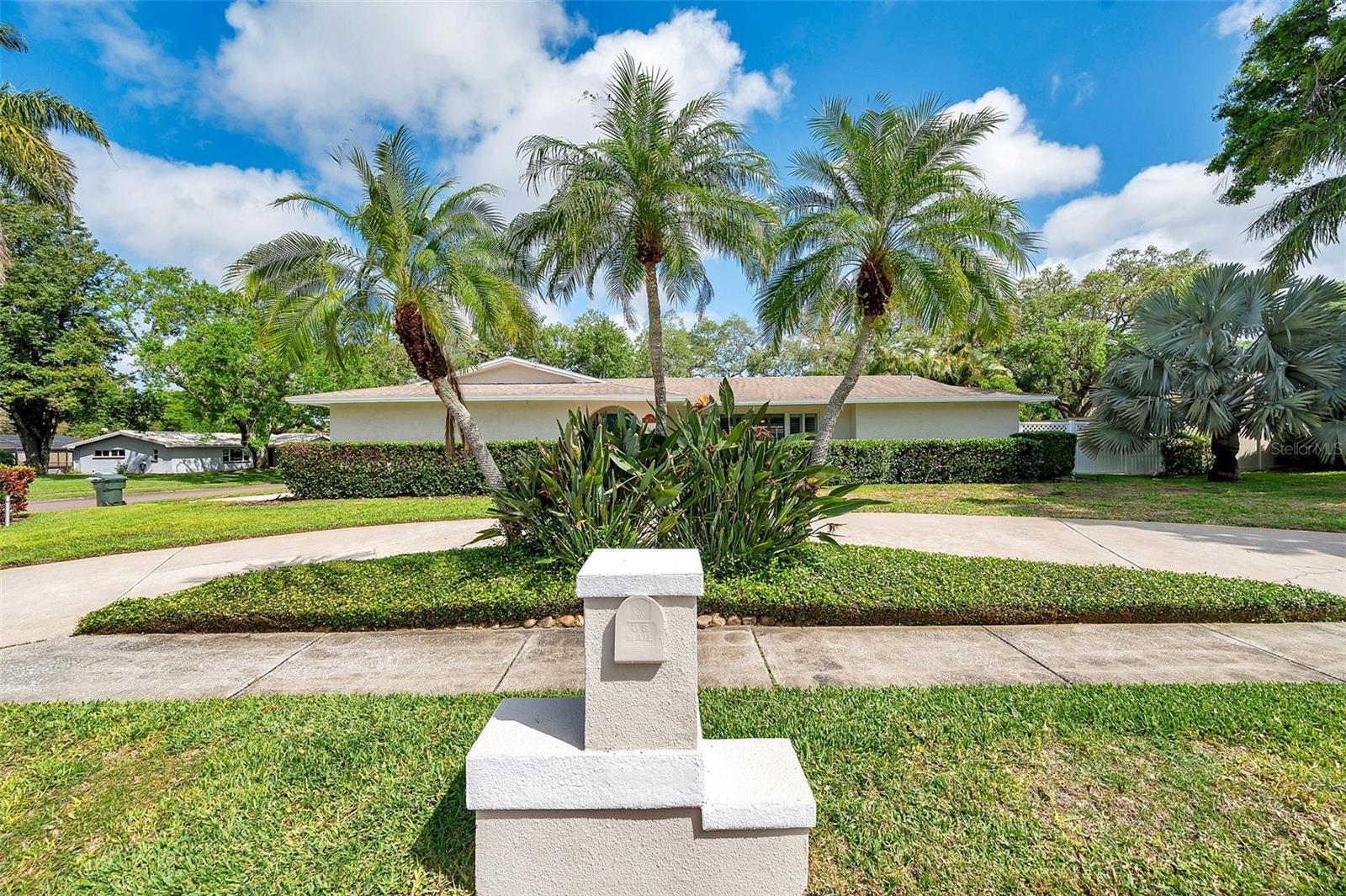 Photo one of 2216 El De Oro Dr Clearwater FL 33764 | MLS TB8369632