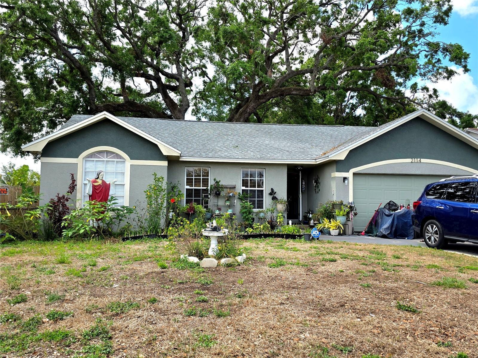 Photo one of 2114 W Hanna Ave Tampa FL 33604 | MLS TB8370286